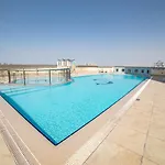 Fantastay Windsor Residence Luxury Studio W Balcony, Pool, Gym, Wifi, Sauna
