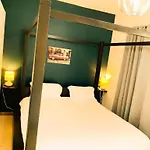 Royal Marina Inn