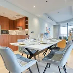 Rh- A Stylish Home Away From Home, Spacious 02 Bedroom Near Dubai Mall