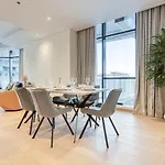 Rh- A Stylish Home Away From Home, Spacious 02 Bedroom Near Dubai Mall