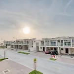 Opulent 3Br Townhouse At Damac Hills 2 Dubailand By Deluxe Holiday Homes