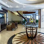 Landmark Summit Hotel