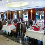 Landmark Summit Hotel