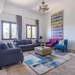 Cool And Spacious Apartment In Fabulous Location