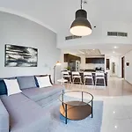Marina View 1 Bd Apartment In Bay Central Building