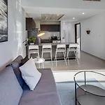 Marina View 1 Bd Apartment In Bay Central Building