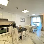 Lux Bnb Princess Tower Duplex Ocean & Palm Views