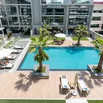 Ultimate Stay Modern Studio With Pool View In Jvc