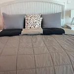 Luxurious One Bedroom - Rose