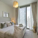 Higuests - Stylish Apartment Floating Over The Marina Waters