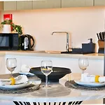 Higuests - Waterfront Luxe Apt With Bluewaters Island Views