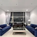 Entire Apartment - Marina - Spacious And Perfect Location