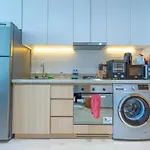 Luxury Escapes - Cozy Studio In Front Of Metro Stn - Access To Gym & Pool - Aura Azizi
