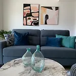 Bright Cosy One Bed - Palm Jumeirah Shoreline