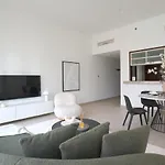 Higuests - Amazing Apartment Overlooking Burj Khalifa!