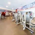 Dubai Marina 2Br Apt - Pool, Gym & Balcony