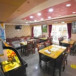 Maaeen Hotel