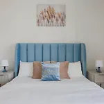 Plush Homes - Panoramic Beach View Chic 2 Bedroom In Dubai Marina