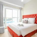 Dream Inn Apartments - Mayfair Residence
