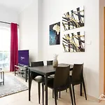 Dream Inn Apartments - Mayfair Residence