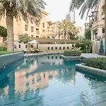 Colorful Apartment Near Dubai Mall With Balcony