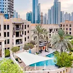 Colorful Apartment Near Dubai Mall With Balcony