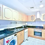 Bnbmehomes - Sit Back & Enjoy Seeing The Luxury Yachts Drive By - B67