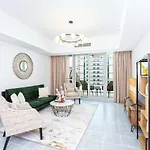 Bnbmehomes - Sit Back & Enjoy Seeing The Luxury Yachts Drive By - B67