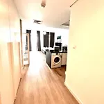 Modernlux - Lovely Studio Apartment In Jvt Next To Park
