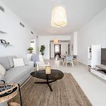 Hashtag Holiday Home - Luxury 2Bdr Apartment On The Palm Azure Residences