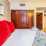 Colorful Apartment Near Dubai Mall With Balcony