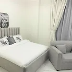 Amazing Stay In Majan Dubai