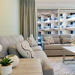 Stunning 2 Bedroom Overlooking Lake