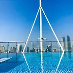 Luxury Modern Studio In Jlt With Amazing View & Rooftop Pool - Sleeps 3