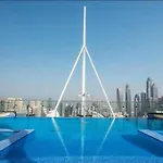Luxury Modern Studio In Jlt With Amazing View & Rooftop Pool - Sleeps 3
