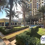 Luke Stays - Marina Residence 4