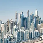 Luxury Apt - Rooftop Pool - City View
