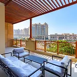 Luke Stays -Marina Residences 4