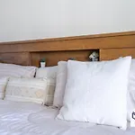 Luke Stays -Marina Residences 4