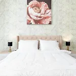 Apt 403, Avenue Residences 1