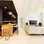 Maison Privee - Palm Jumeirah Luxury Apt W Access To Exclusive Beach, Pool, And Gym