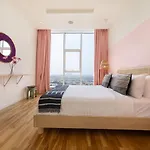 Maison Privee - Palm Jumeirah Luxury Apt W Access To Exclusive Beach, Pool, And Gym