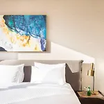 Luxury Level 12 On Boulevard Point
