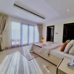 Palm Jumeirah Stunning 4Bhk Villa