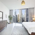 Stunning Views Elegant 5 Star Luxury 1Br Dubai Marina