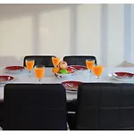 Spacious 3 Bedroom Suite With Marina View - Near Marina Mall