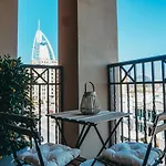 Iconic Views Apt With Balcony Close To The Beach