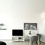 Stylish Studio Apartment In Jvc With Contemporary