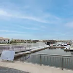 Deluxe Studio In Palm Views East At Palm Jumeirah By Pk Holidays