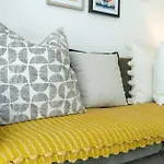 Eclectic Studio With Terrace In Oxford Blvd Jvc